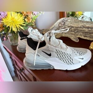 Women’s Air Max 270 in White & Black size 8
